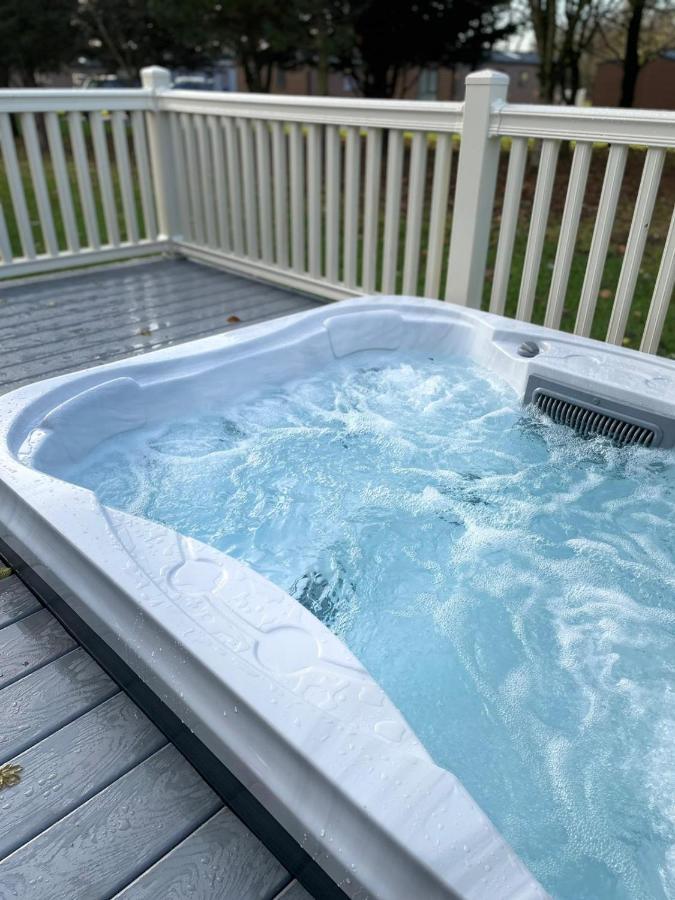 Dakota Lodge With Hot Tub York Extérieur photo
